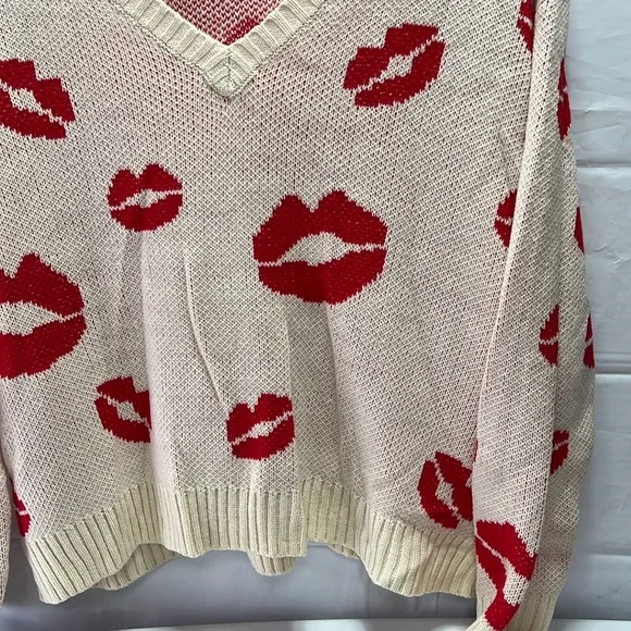NEW - Red LIPS Graphic Size Small POL Sweater - Picture 5 of 11